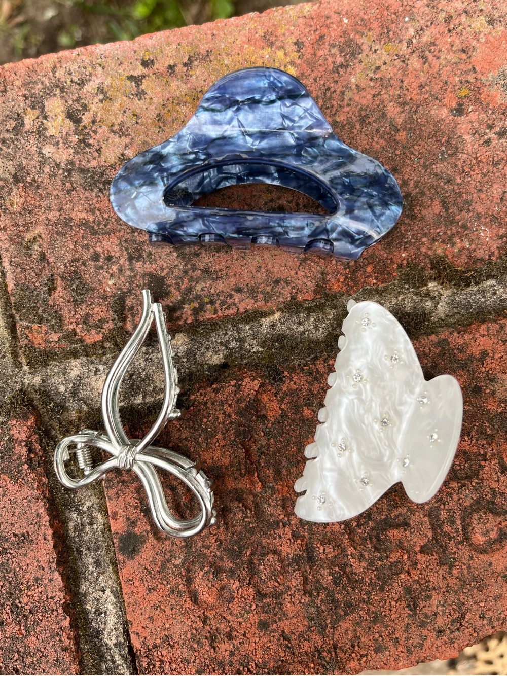 Set of 3 Small Claw Clips - Blue Marble, White Pearl, Silver Bow